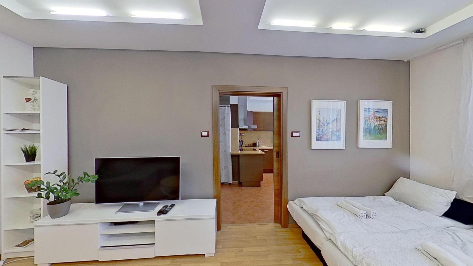2Br Apt With Free Garage Parking, Close To The Historic Centre Bratislava Exterior photo