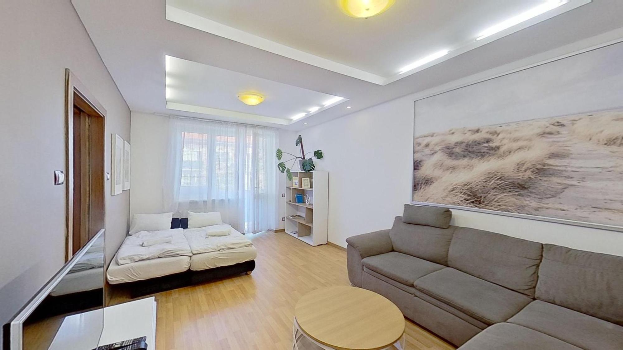 2Br Apt With Free Garage Parking, Close To The Historic Centre Bratislava Exterior photo